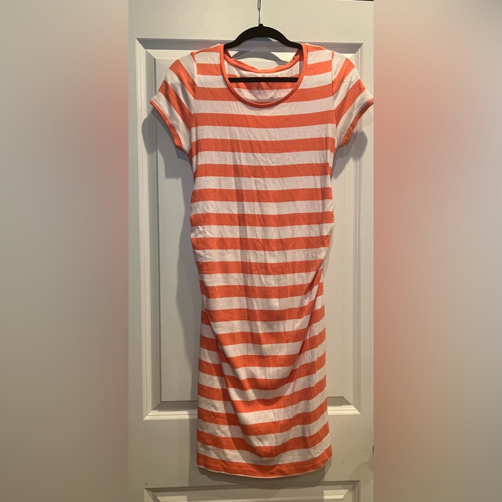 Salmon color with white.  Maternity fitted dress.also can wear not pregnant